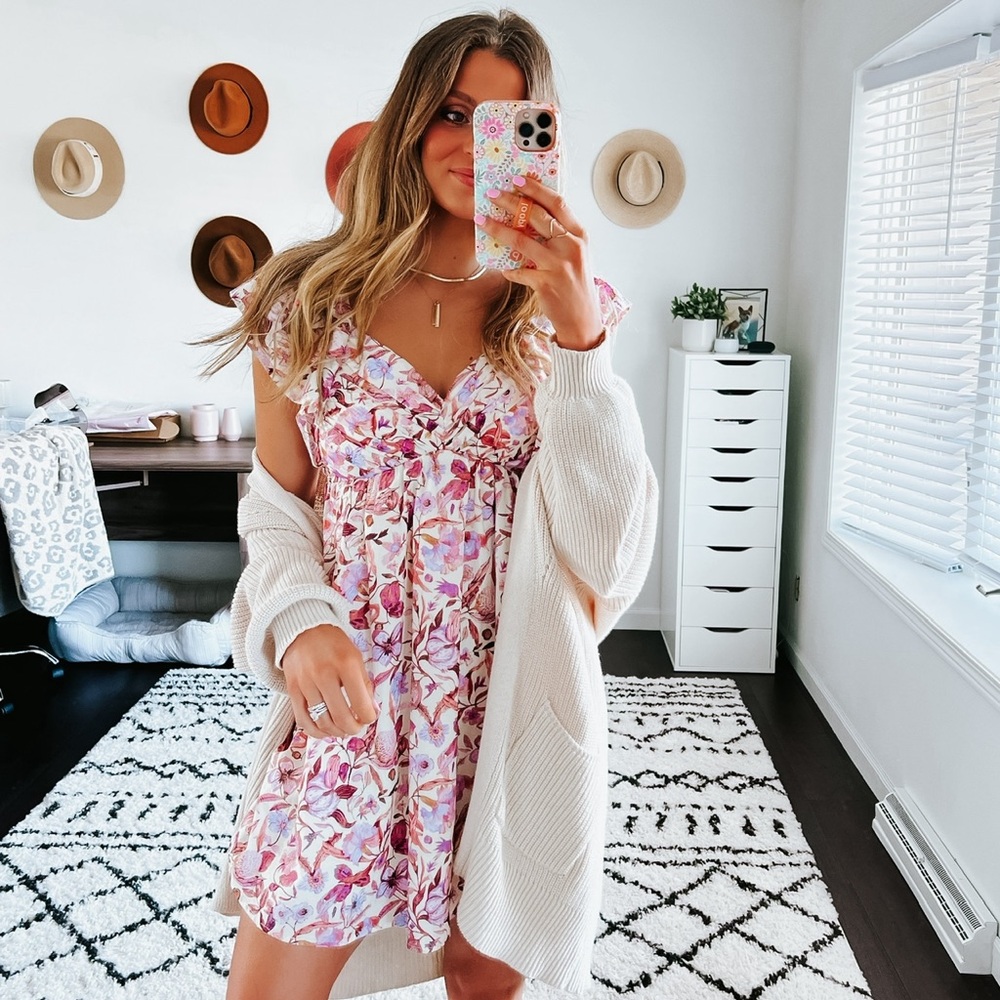 FLORAL FLUTTER SLEEVE DRESS